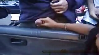 படுக்கையில் உட்கார்ந்து, பையன் கழுதை தன்னை fucking உள்ளது. சன்னி லியோனின் செக்ஸ் வீடியோ