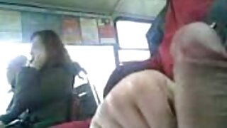 ஒரு ஆபாச hib பொம்மை பெண்ணின் உதவியுடன், அவள் புண்டையை வறுக்கவும்