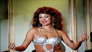 ஒரு நெருக்கமான shoplyfter மந்திரவாதியால் சிகிச்சையளிக்கப்பட்ட ஒரு அழகு உறுப்பினர்