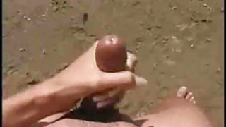 உடலுறவு கொள்ள அவள் ஜீன்ஸ் xxx கழற்றி தொப்பி போட்டாள்.